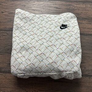 Nike Cream and Multicolor Geometric Sweatshirt